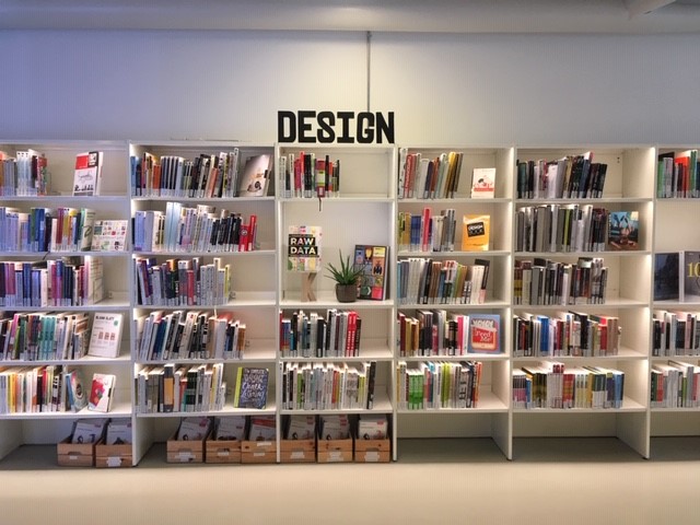 Image of bookshelves in the KEA library